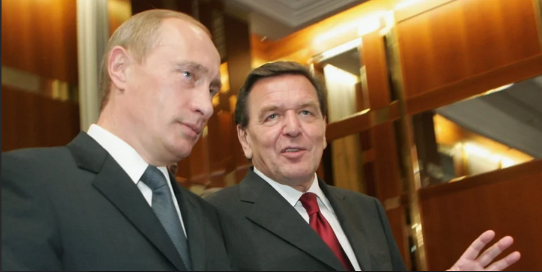 Колишній канцлер Німеччини Герхард Шредер несподівано з'явився в Москві