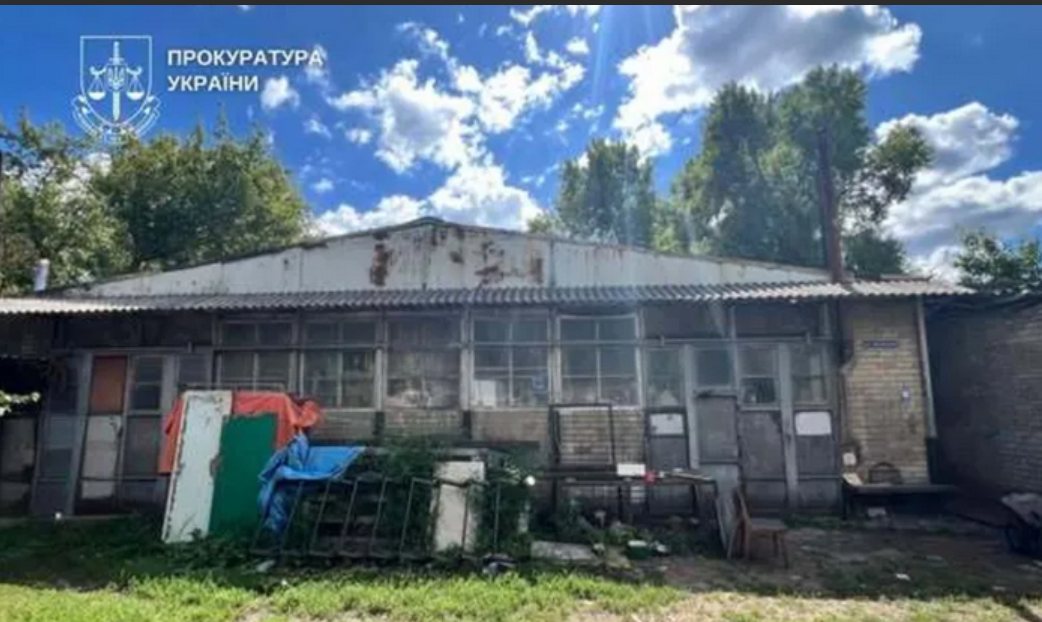 У Києві через суд повертають громаді ділянку на березі Дніпра, зайняту незаконною забудовою
