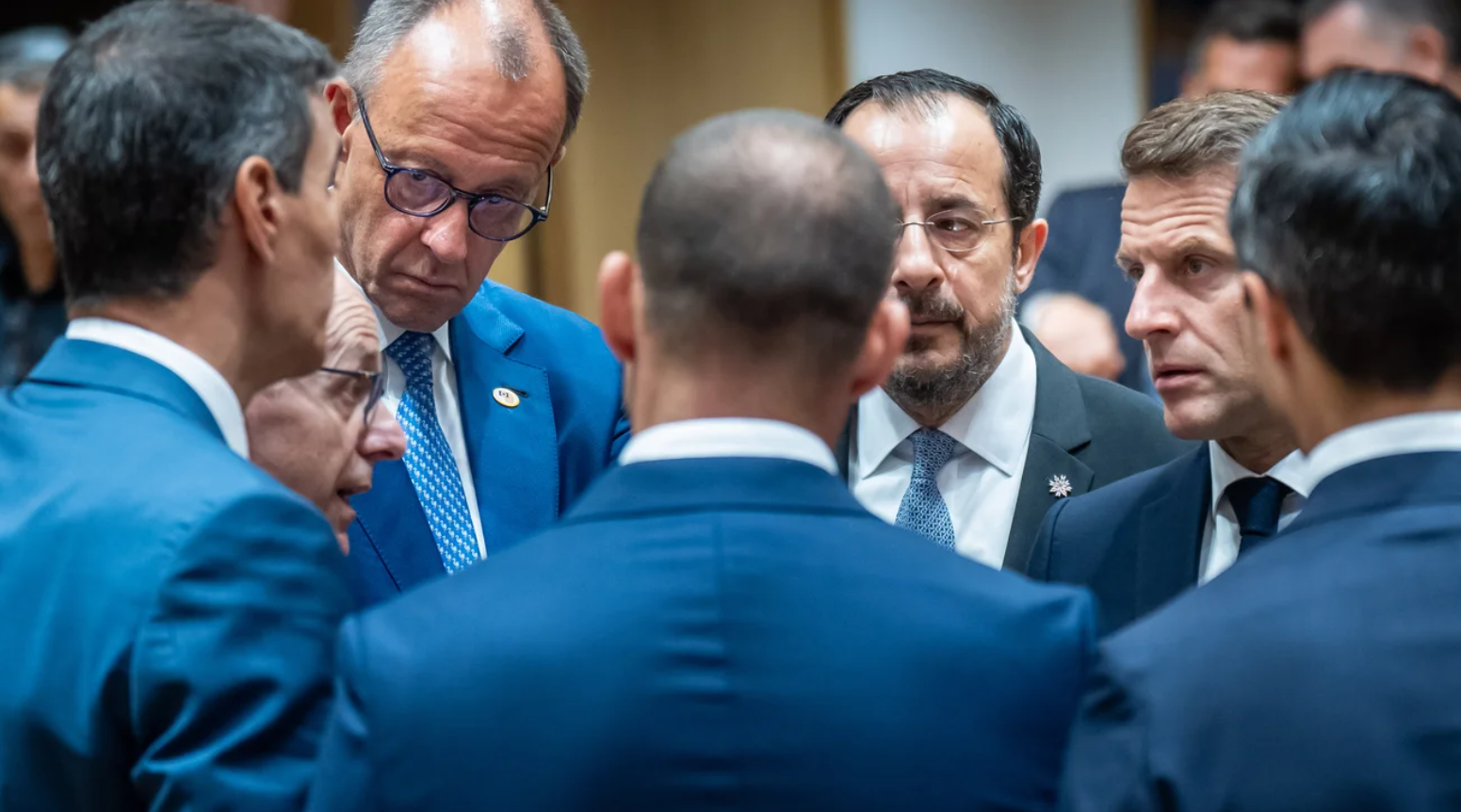 Макрон і Мерц розкритикували спроби ЄС вести діалог із путіним — Politico
