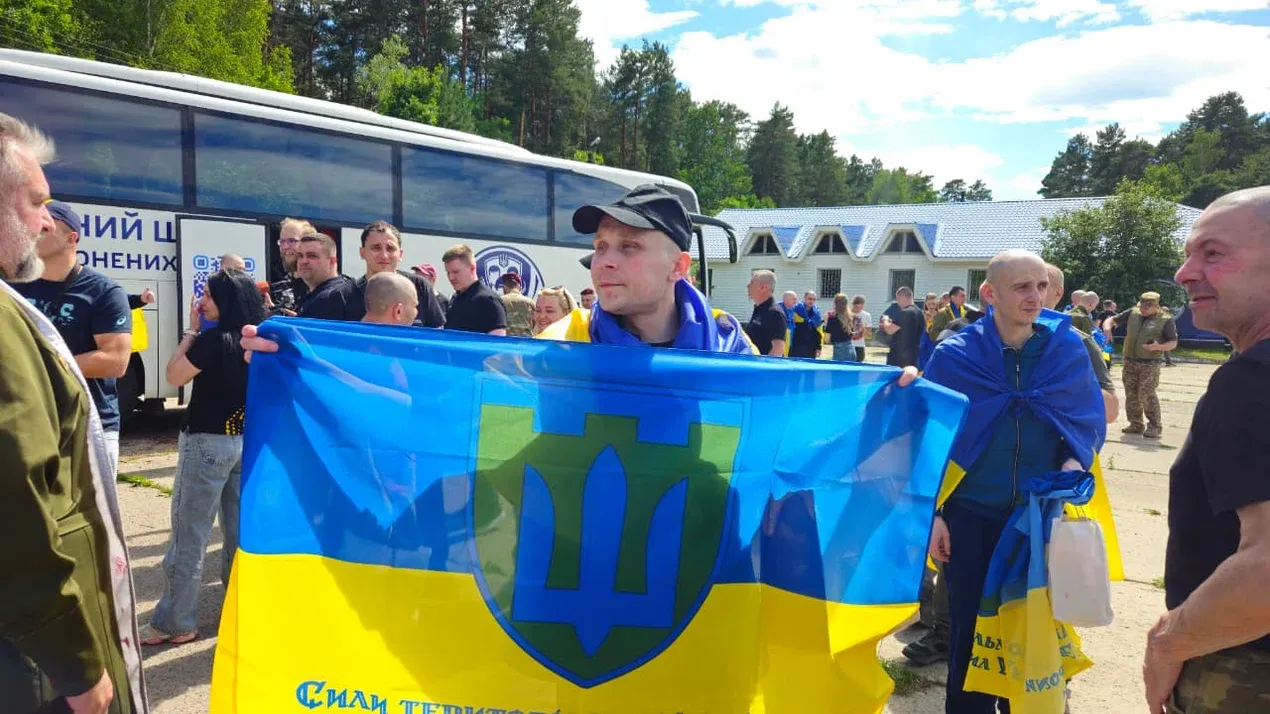 В Україну з російського полону повернули ще 160 військових, серед них — понад півсотні офіцерів_9