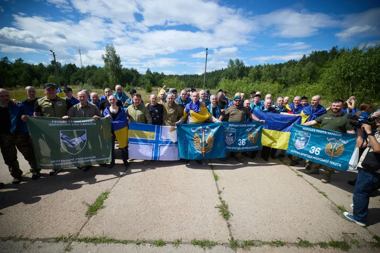 В Україну з російського полону повернули ще 160 військових, серед них — понад півсотні офіцерів