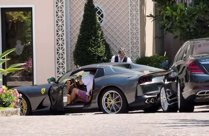 Поки слідство триває, брати Веселі катаються на Ferrari в Монако_1