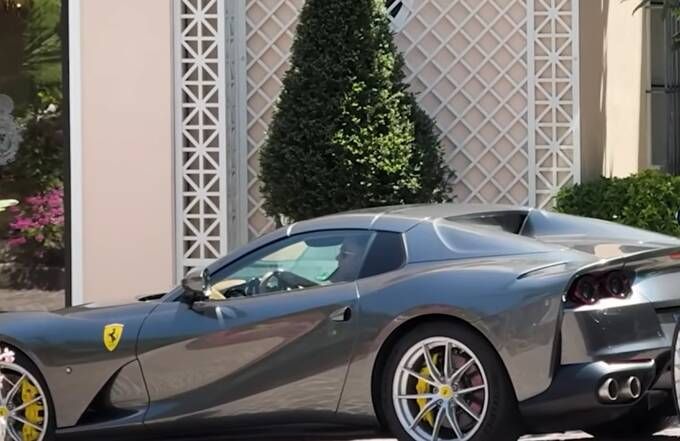 Поки слідство триває, брати Веселі катаються на Ferrari в Монако_3