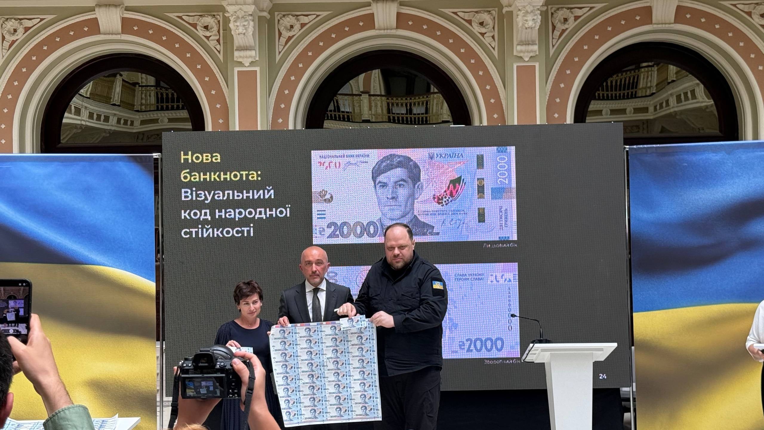 НБУ знову звинувачують у використанні піратського шрифту