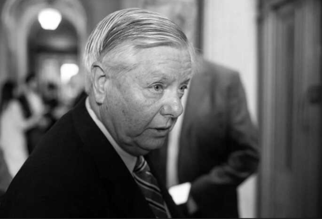 Внаслідок раптової хвороби помер сенатор США Ліндсі Грем