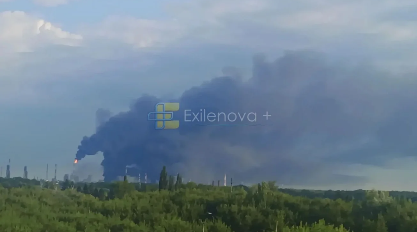 Один із найбільших нафтопереробних комплексів рф повністю зупинився після атаки безпілотників