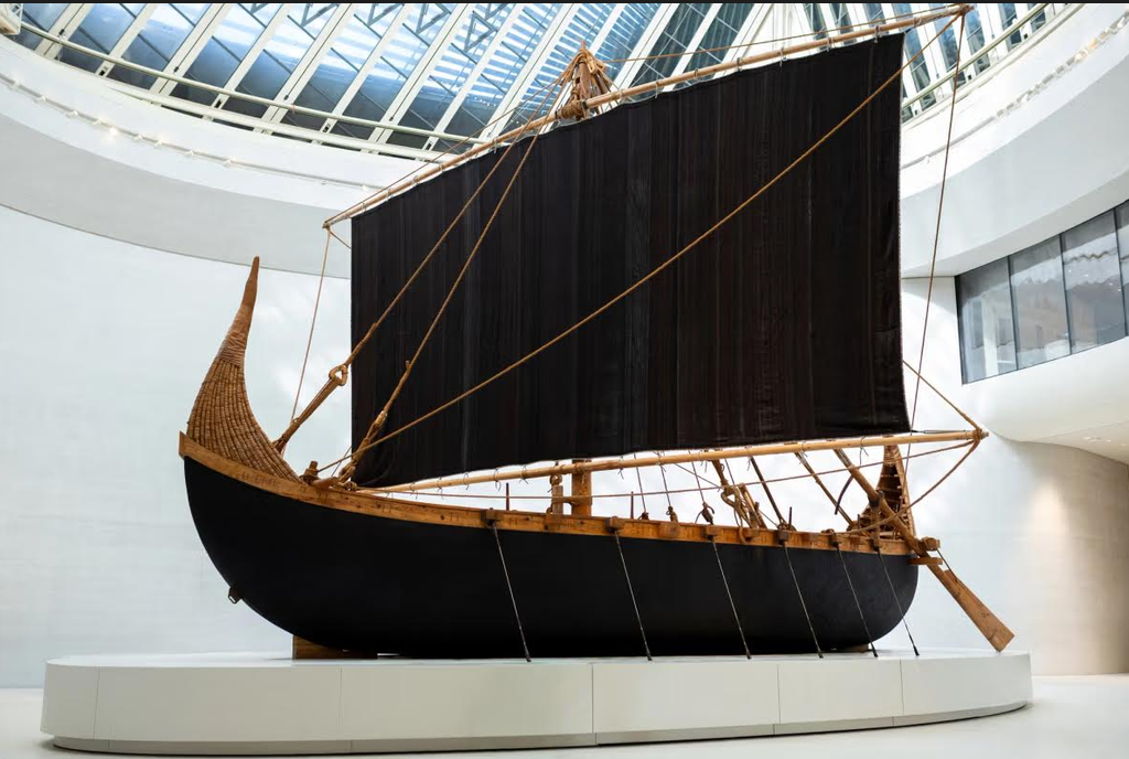 Маганський човен бронзової доби в експозиції музею, Zayed National Museum