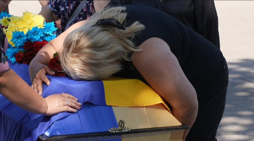 У Кропивницькому жінка вдруге поховала чоловіка-військового через помилку моргу