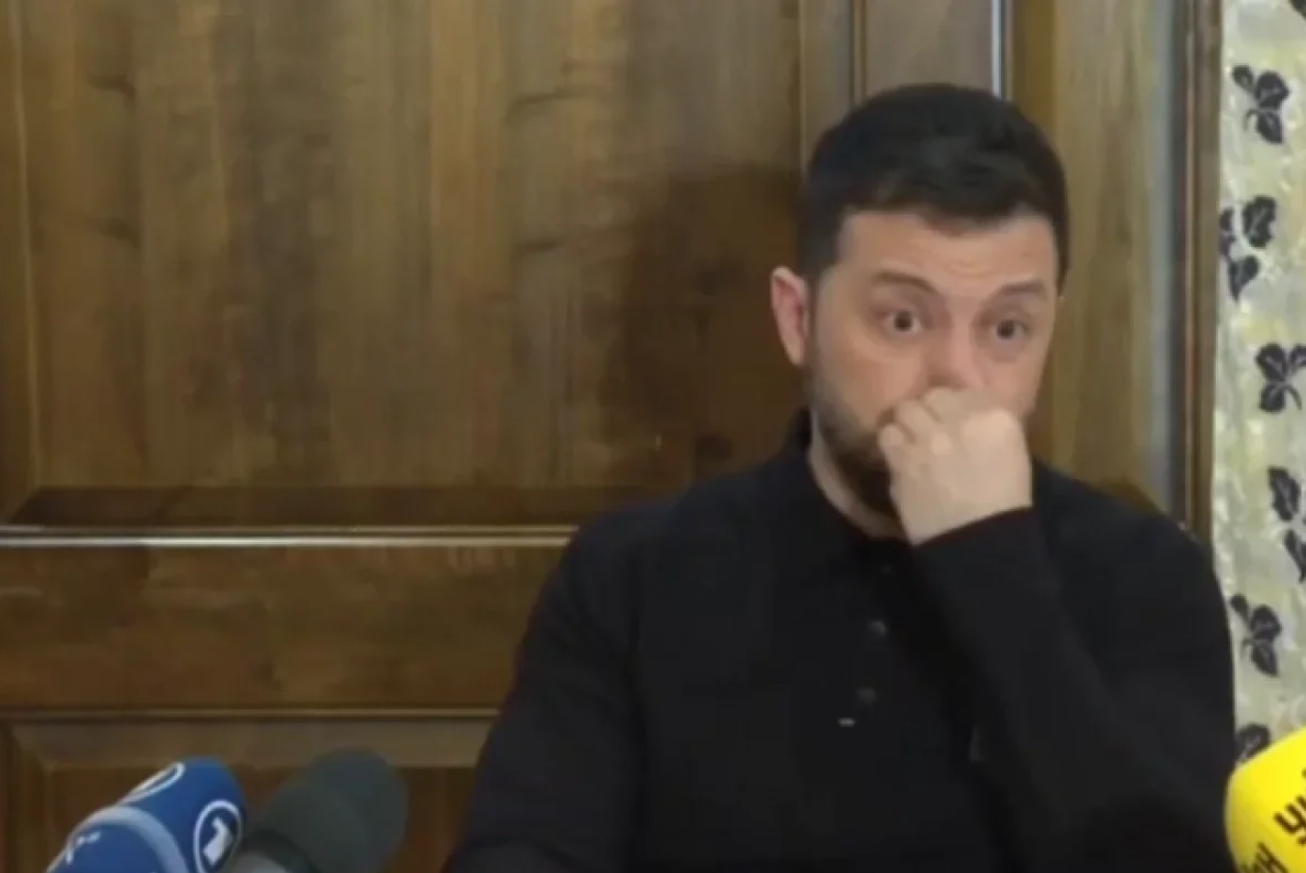 Країна у війні і пожежах, а Зеленський, чиї повноваження припинені, несе якусь ахінею