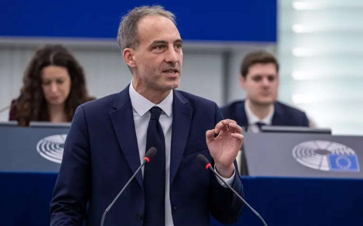 Французький політик заявив про операцію ГРУ із дискредитації