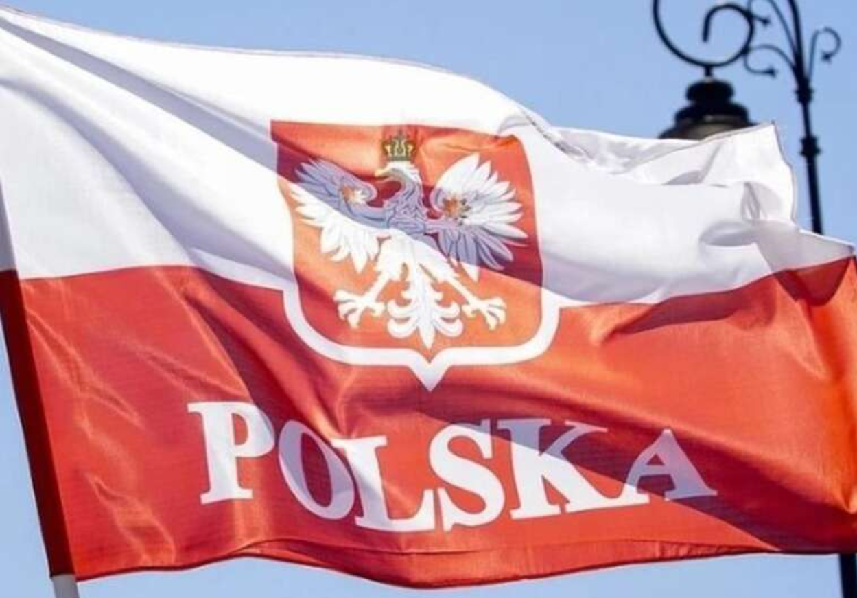 Варшава відмовилася від примусового повернення українців призовного віку