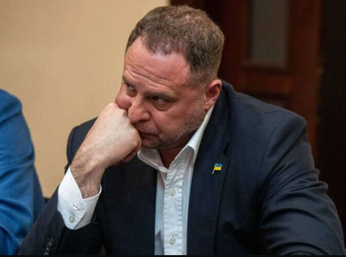 Кримінальний партнер Зеленського вільно подорожуватиме Україною