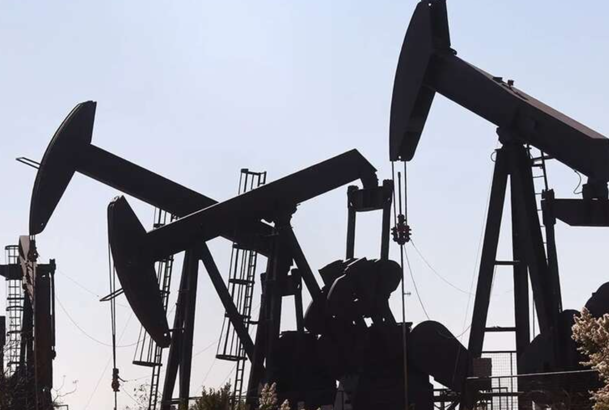 Нафта знову дорожчає вище 90 доларів