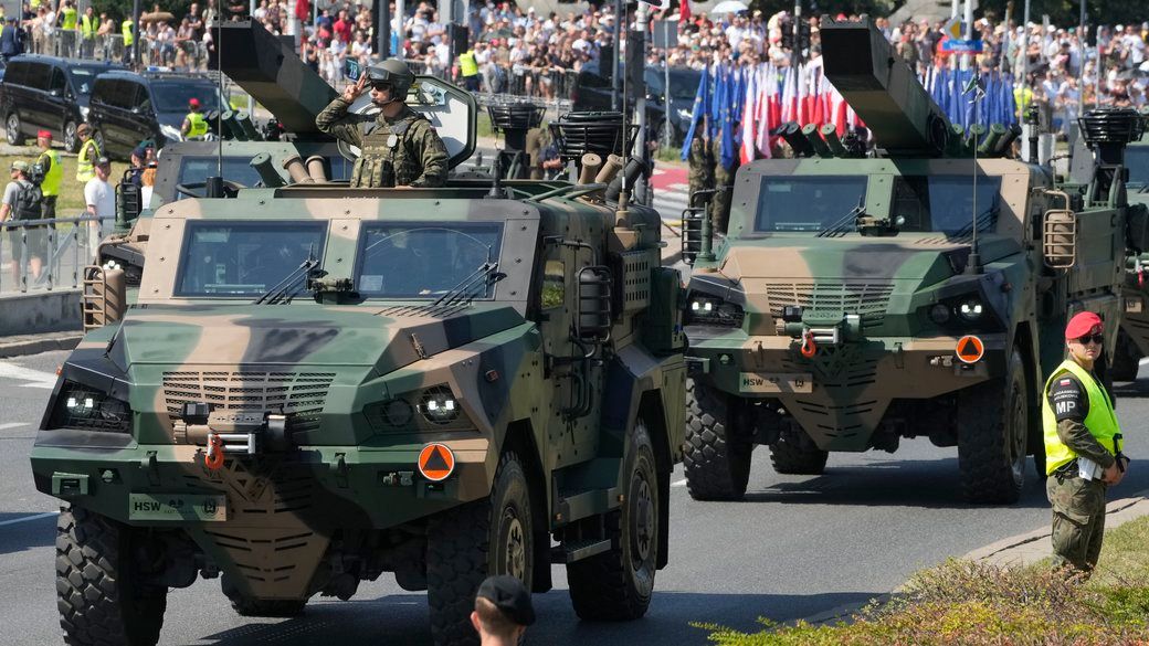 Україну не запросили на найбільший військовий парад Польщі у Варшаві