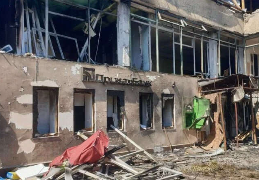 росіяни обстріляли відділення ПриватБанку в Дніпрі