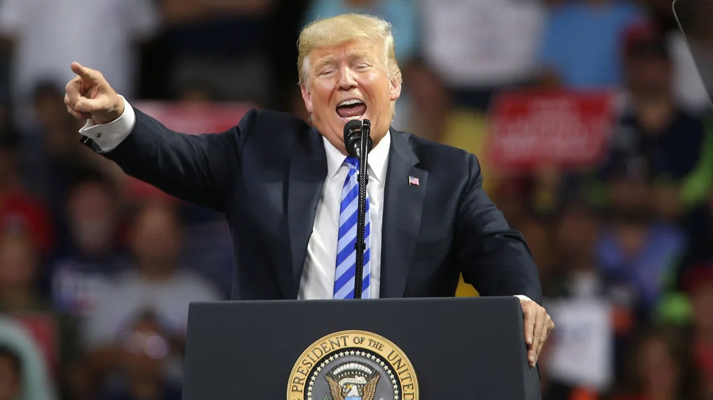 Рейтинг підтримки Трампа у США впав до нового мінімуму — опитування Reuters