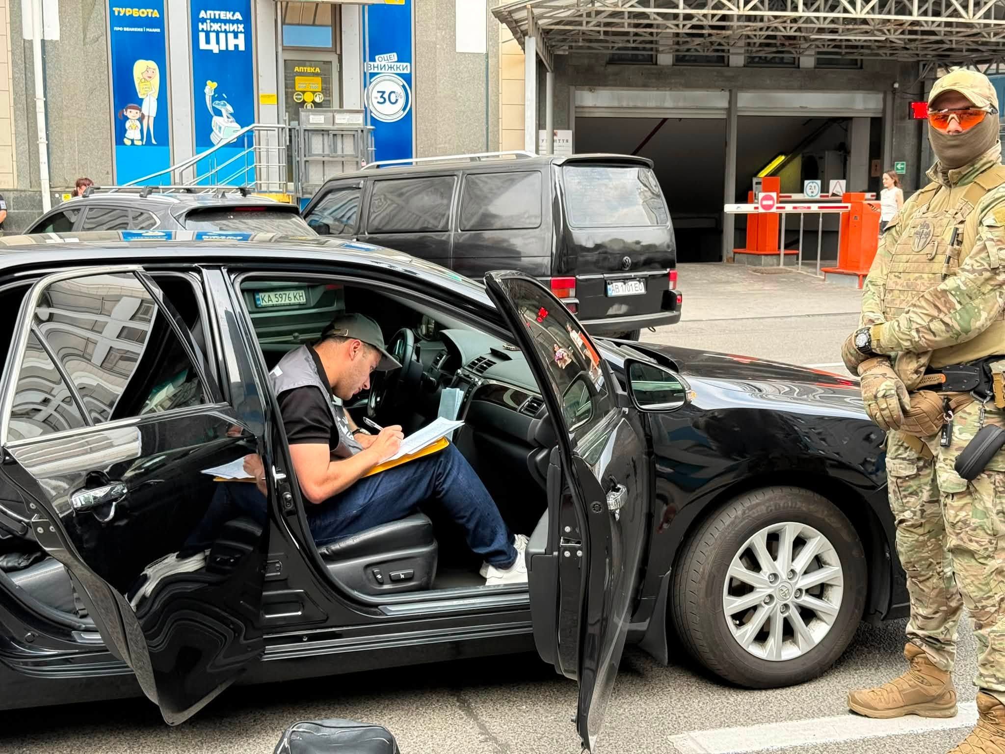 БЕБ і Нацполіція проводять слідчі дії біля будівлі колишнього «Укравтодору» — Плінський