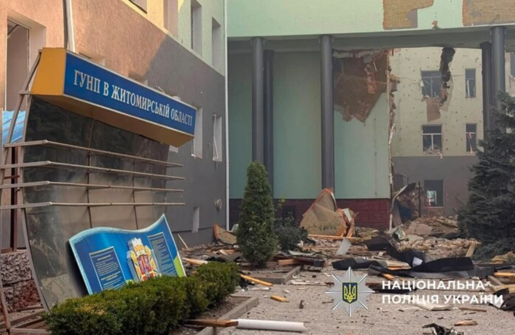 росіяни влучили дроном у будівлю поліції в Житомирі