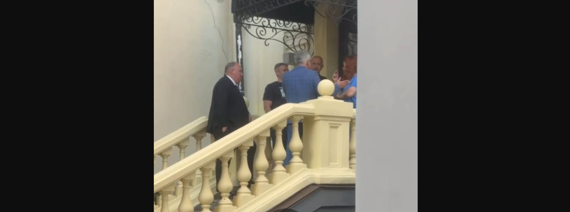 Київ розбирав завали — ВРП святкувала: бенкет після російської атаки