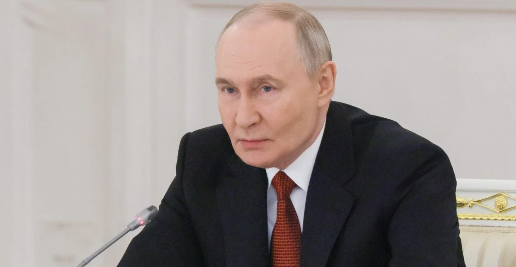 Візит глави ЦРУ до москви: путін підписав три засекречені укази