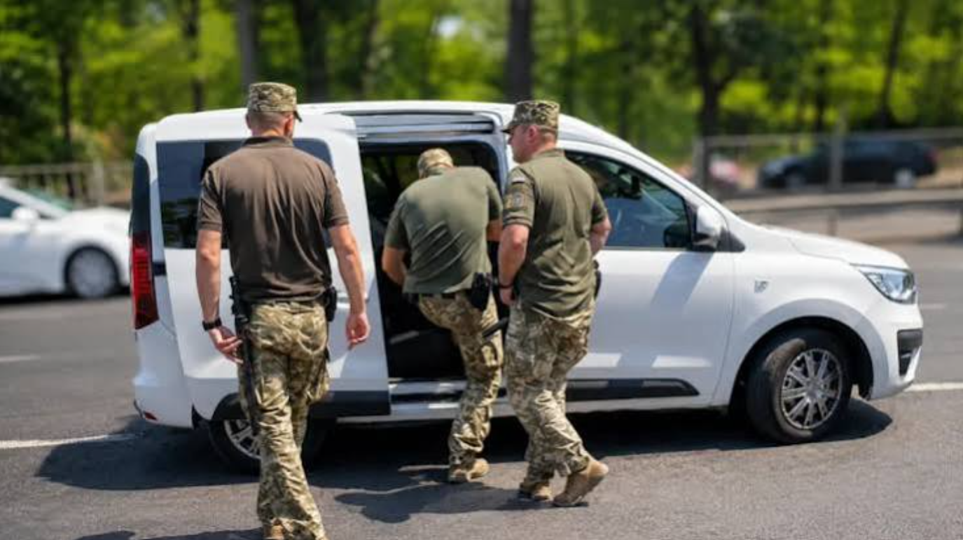 Без фронту, але з УБД та рідними за кордоном