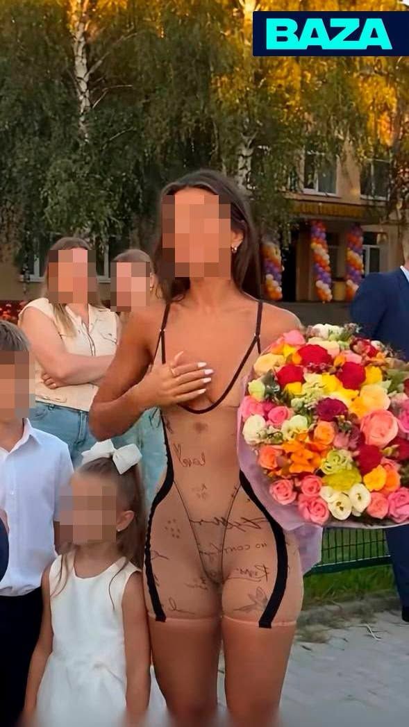 «Духовні скрєпи» з мереживом: росіянки прийшли на шкільні лінійки у відвертих вбраннях_1
