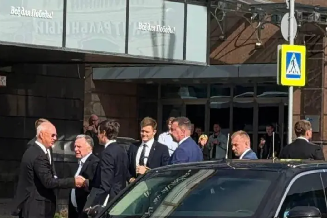 Представників Трампа повели на обід в ресторан з цинічною вивіскою