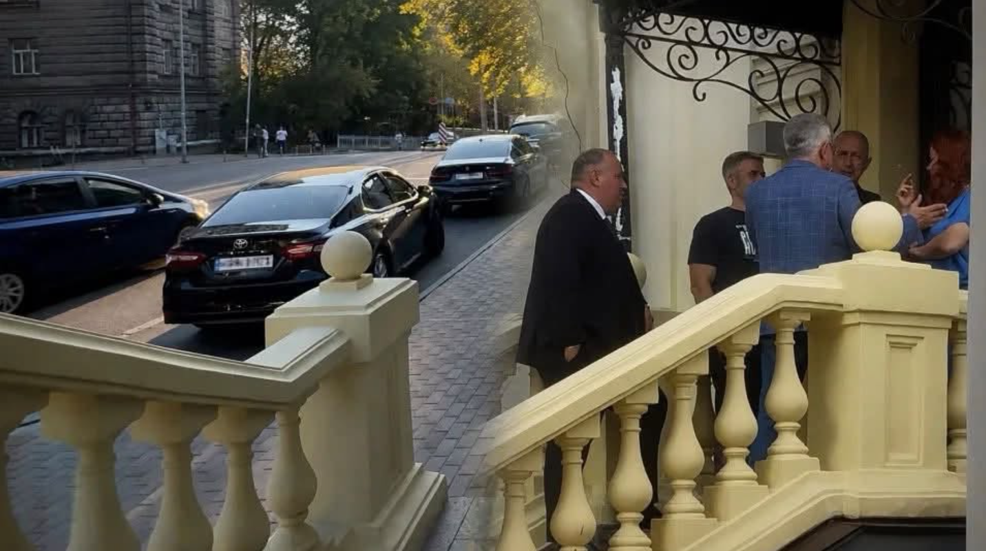 Суддівська «доброчесність» із келихом у руці