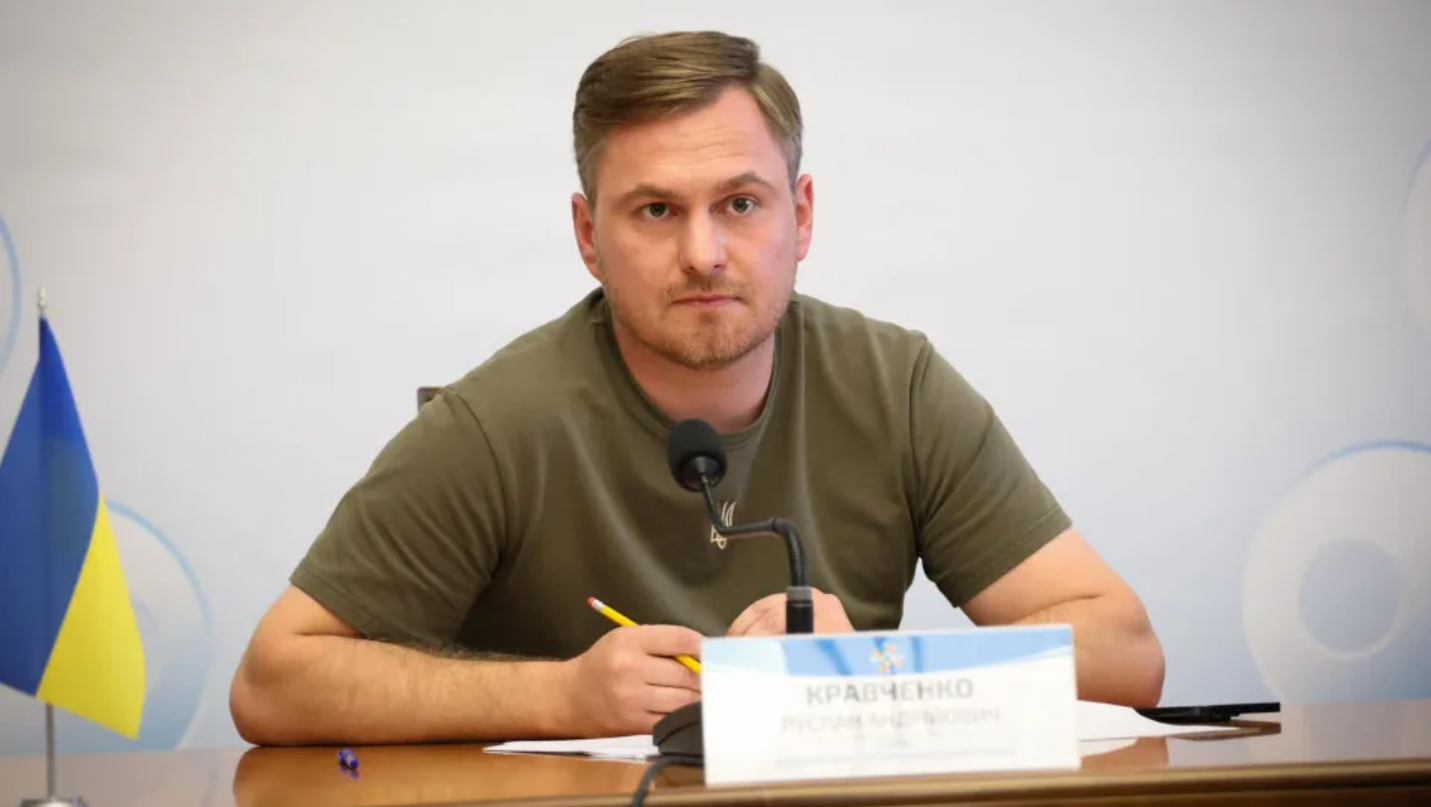 Кравченко підтвердив, що перебуває за кордоном