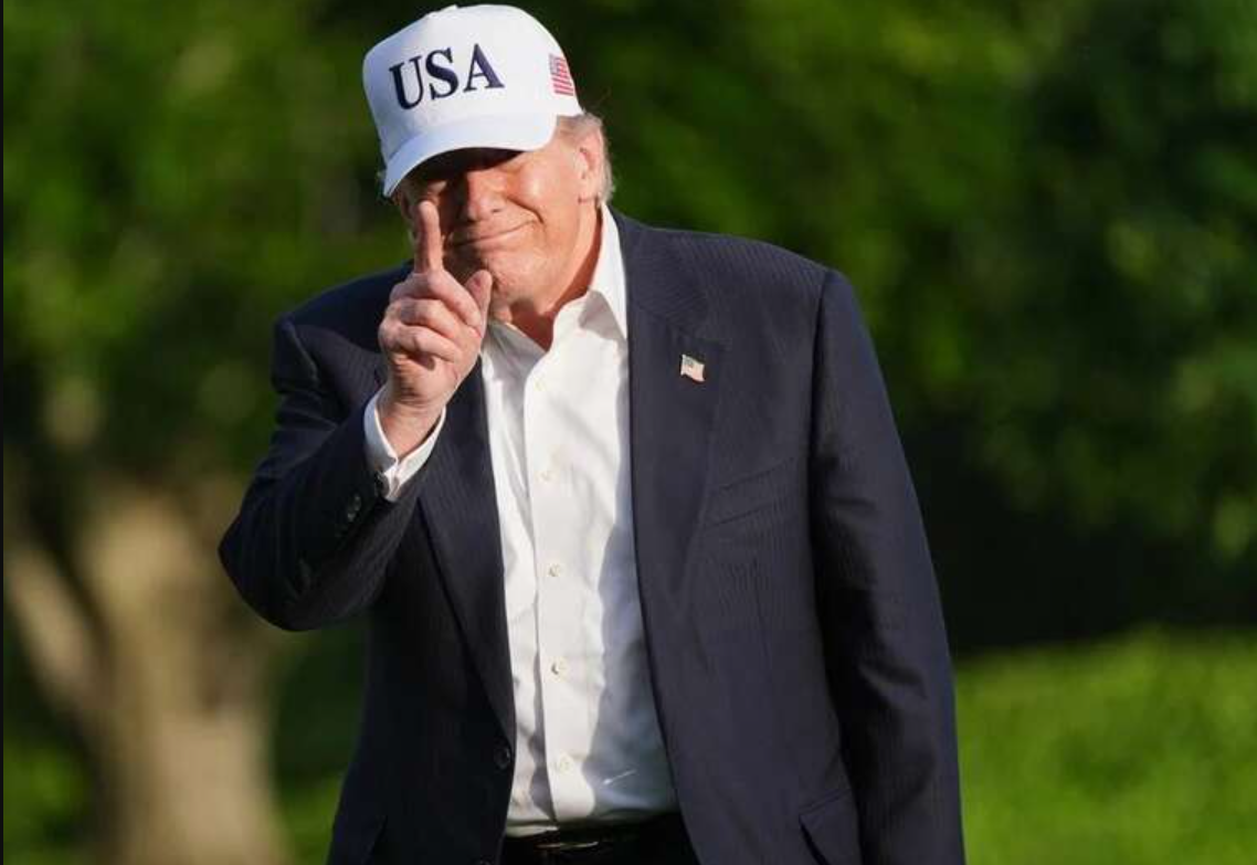 Трамп позбавив CNN, MSNOW та Politico акредитації в Білому домі