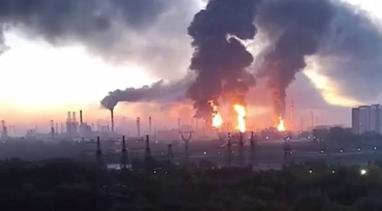 На московському НПЗ уражено 2 установки