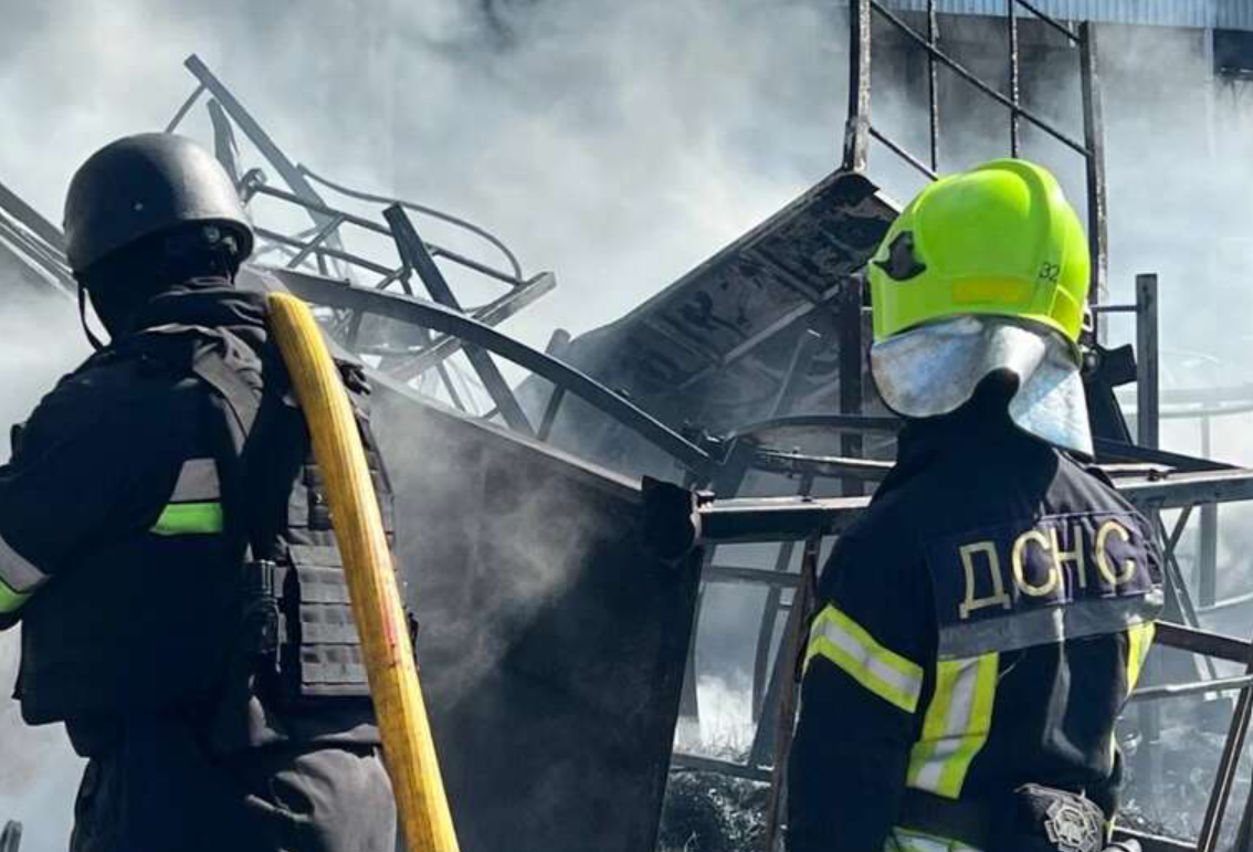 росія вдарила балістикою по «Інтерпайпу» у Дніпрі: загинули четверо працівників