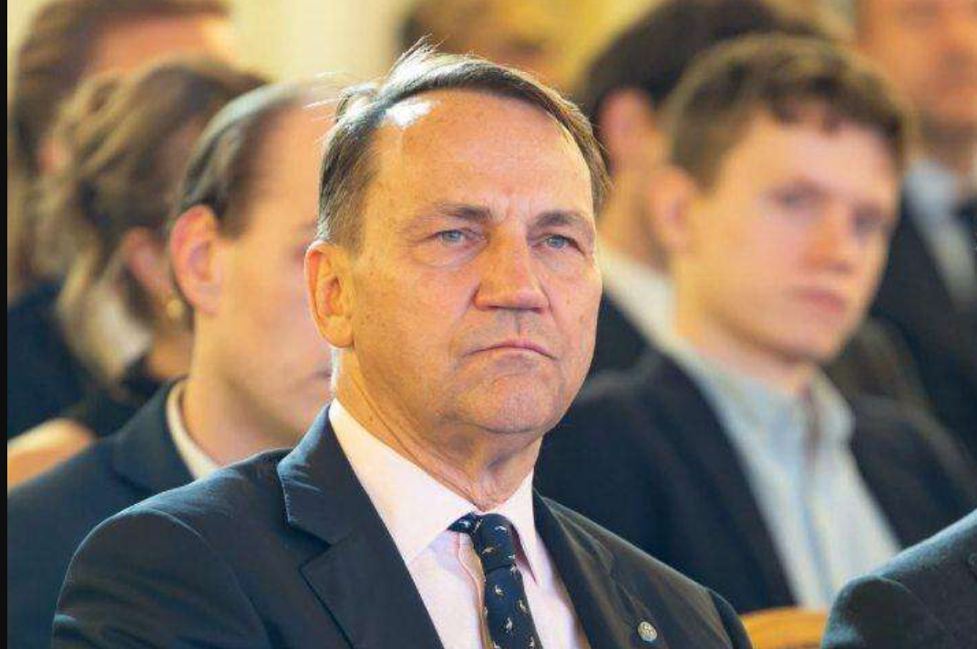 Сікорський заявив про підготовку росією «чогось великого»