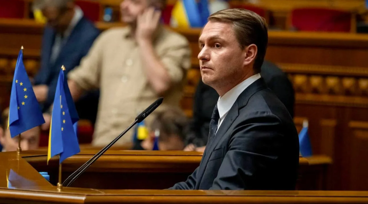 В Офісі генпрокурора розслідують обставини закордонного відрядження Кравченка