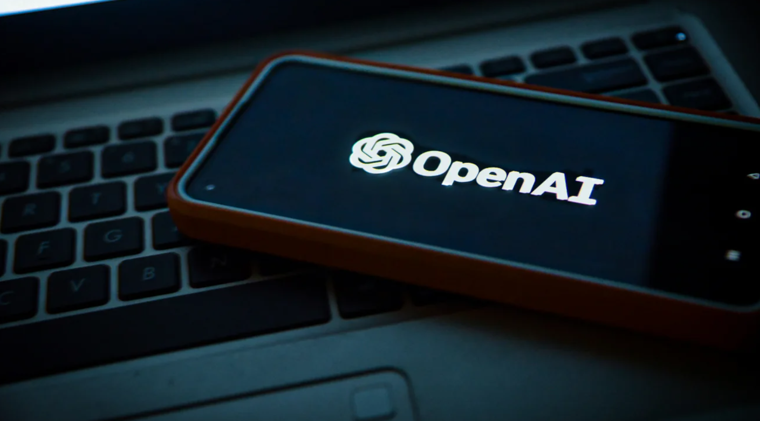 OpenAI призупинила навчання нових моделей штучного інтелекту