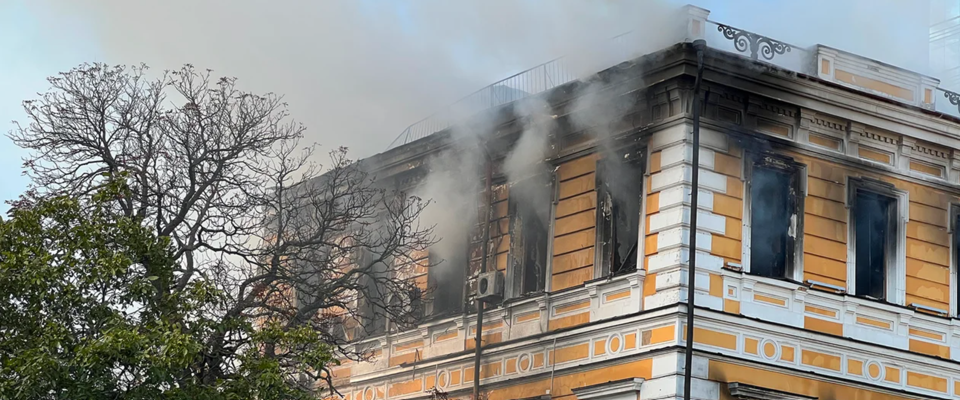 російський дрон влучив у будівлю НАН України — є загиблі
