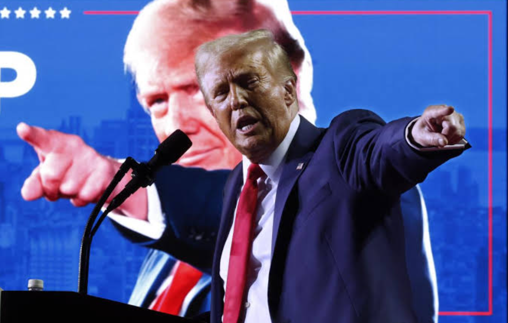 Трамп: «Я можу говорити найбільші дурниці, а ви все одно аплодуватимете мені»