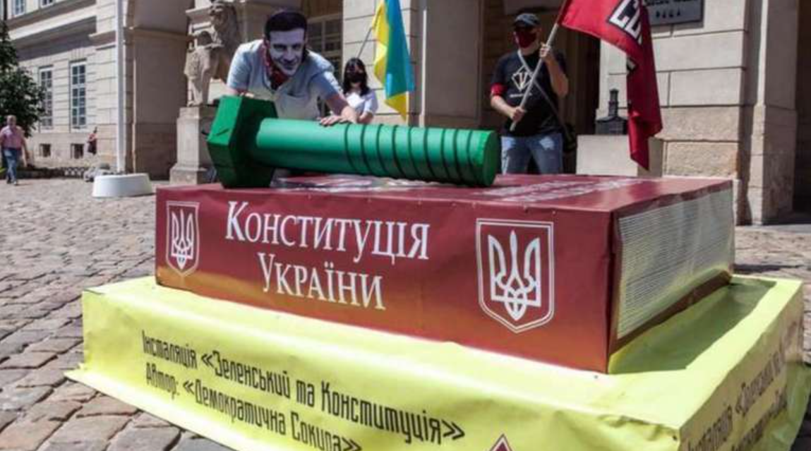 Чи може вносити президент, чиї повноваження припинені, щось до ВРУ?
